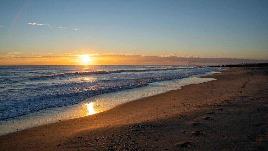 Serene Sunrise at Valencia Beachfront